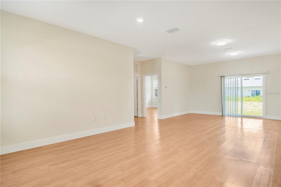 Spacious, unfurnished interior of a new home in , Ocala (Image 19).