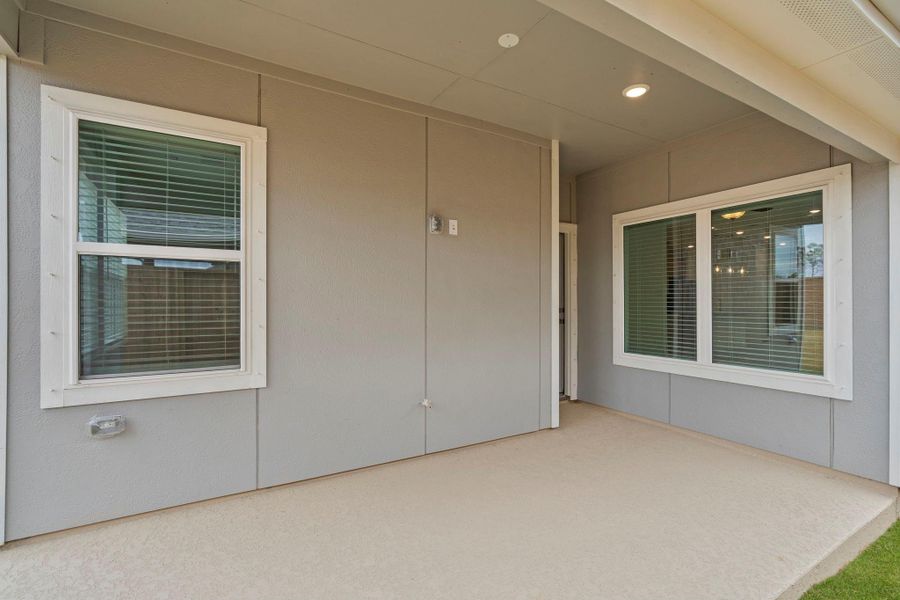 Exterior details and patio area of a home in Meridiana, Manvel (Image 4).