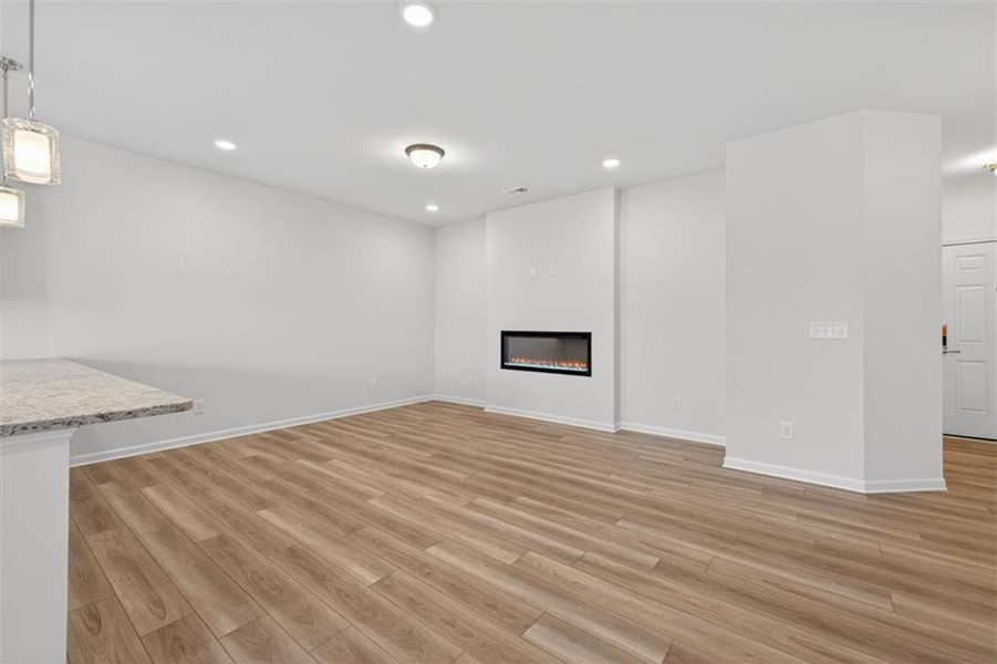 Spacious, unfurnished interior of a new home in Franklin Manor, Lawrenceville (Image 23).