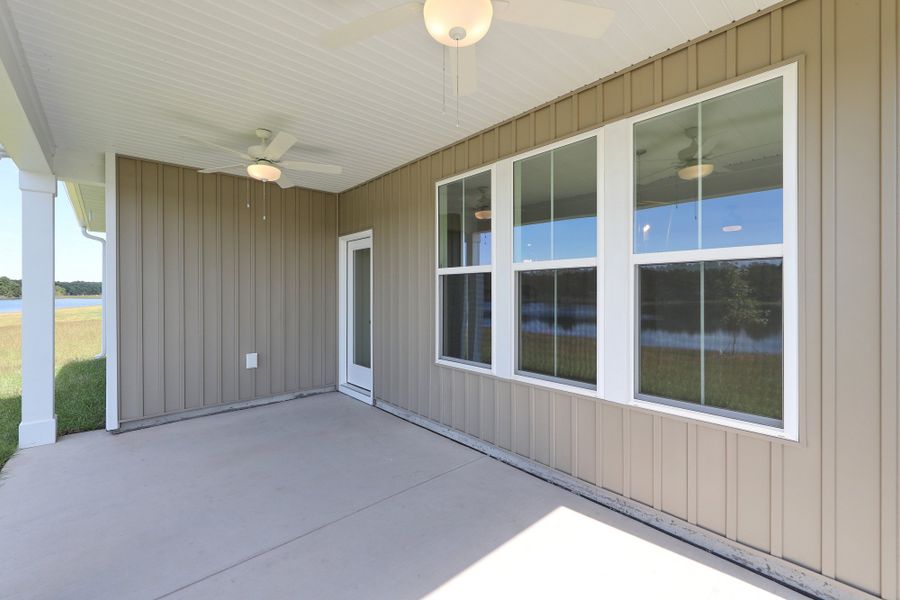 Exterior details and patio area of a home in Arcadia, Myrtle Beach (Image 25).