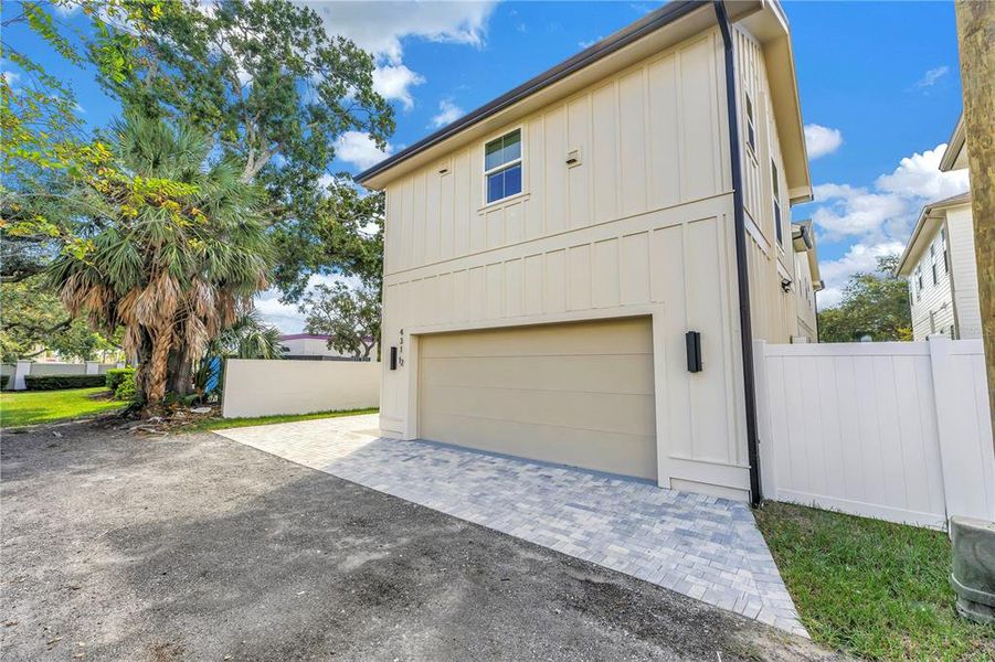 Exterior details and patio area of a home in , St. Petersburg (Image 2).