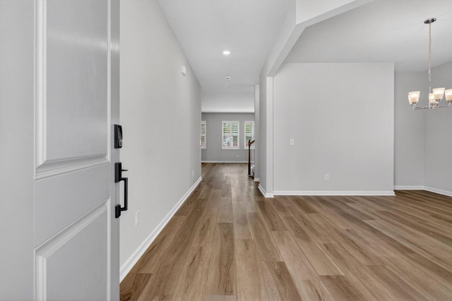 Spacious, unfurnished interior of a new home in Lindera Preserve at Cane Bay Plantation, Summerville (Image 23).