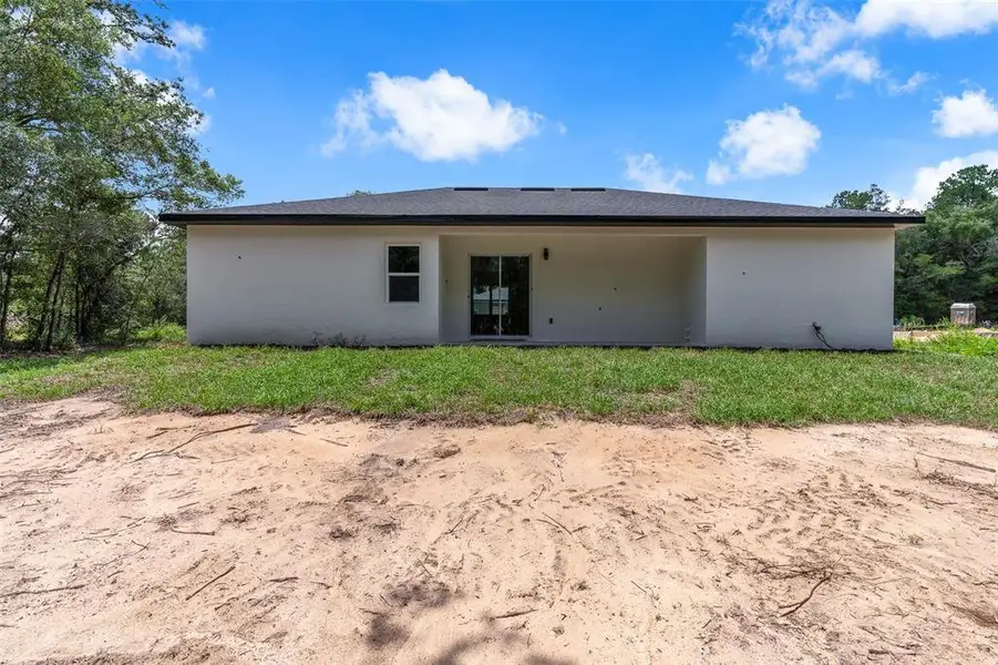 Exterior details and patio area of a home in , Citrus Springs (Image 18).