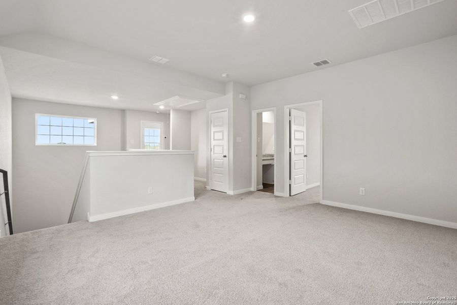 Spacious, unfurnished interior of a new home in Abbott Place, St. Hedwig (Image 27).