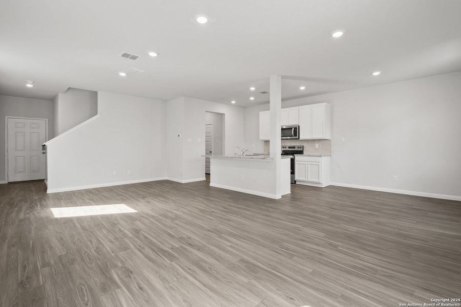 Spacious, unfurnished interior of a new home in Applewhite Meadows, San Antonio (Image 17).