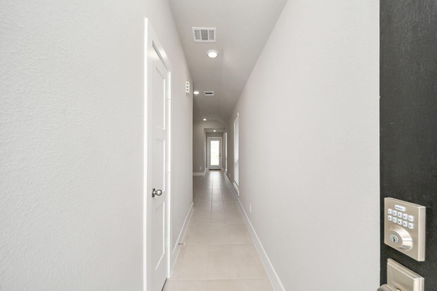 Spacious, unfurnished interior of a new home in , Tomball (Image 25).