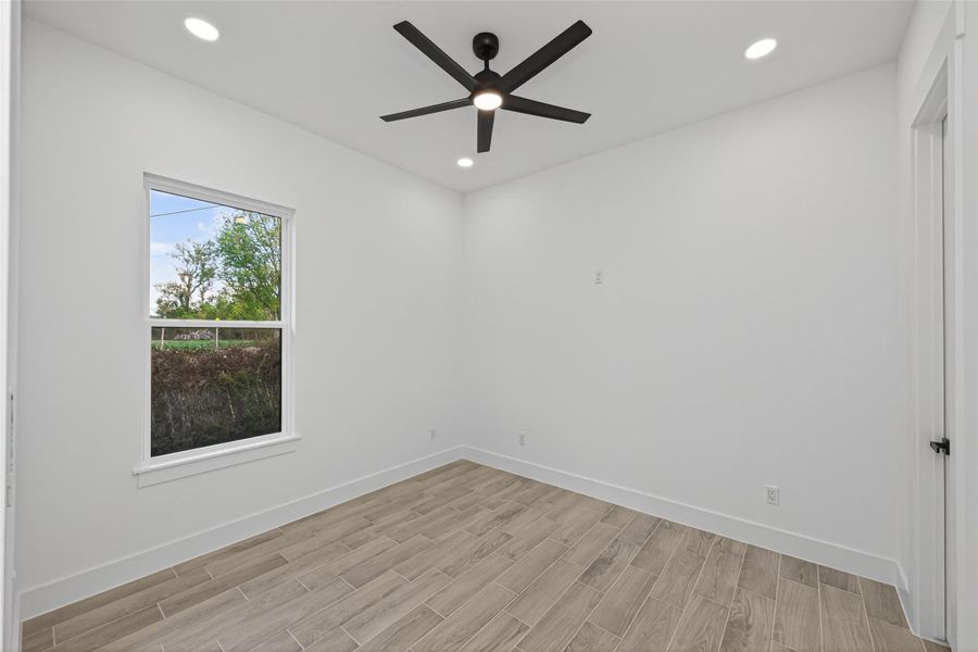 Spacious, unfurnished interior of a new home in , Dayton (Image 9).