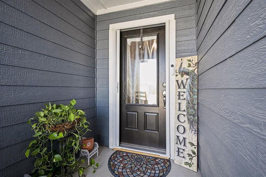 Exterior details and patio area of a home in Logan Square, Fort Worth (Image 4).