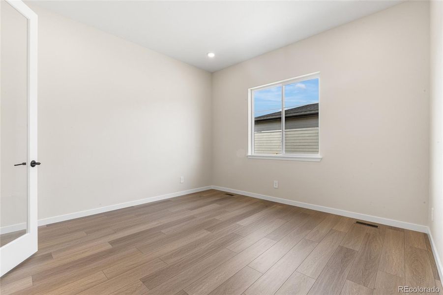 Spacious, unfurnished interior of a new home in Hilltop at Inspiration, Aurora (Image 19).