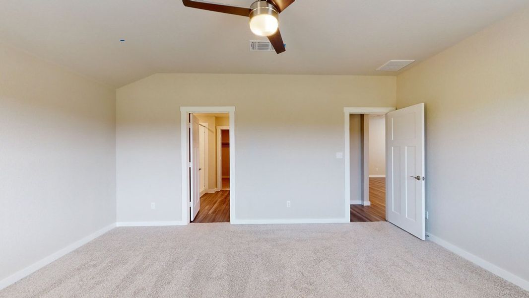 Spacious, unfurnished interior of a new home in Saratoga Crossing, Corpus Christi (Image 15).