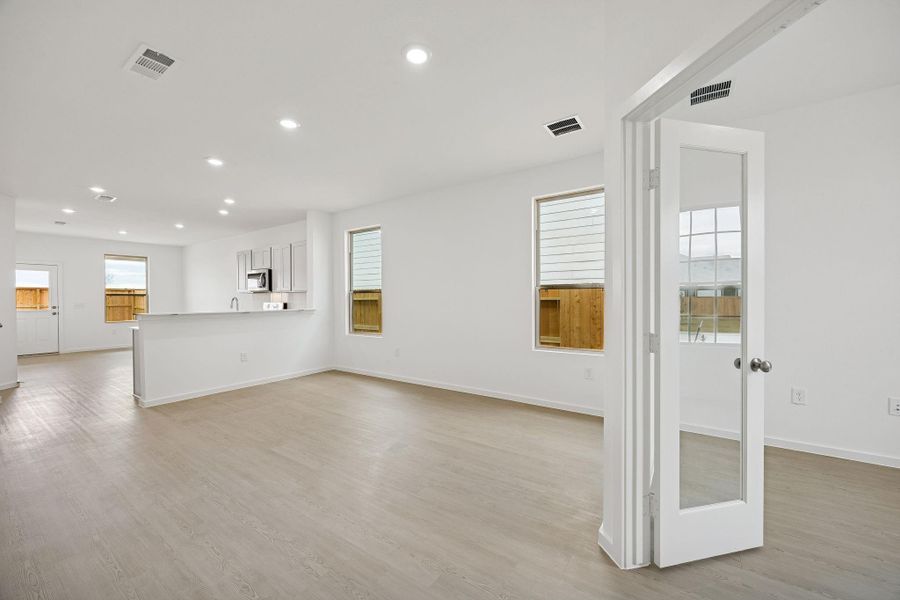 Spacious, unfurnished interior of a new home in Crosby Farms, Crosby (Image 26).