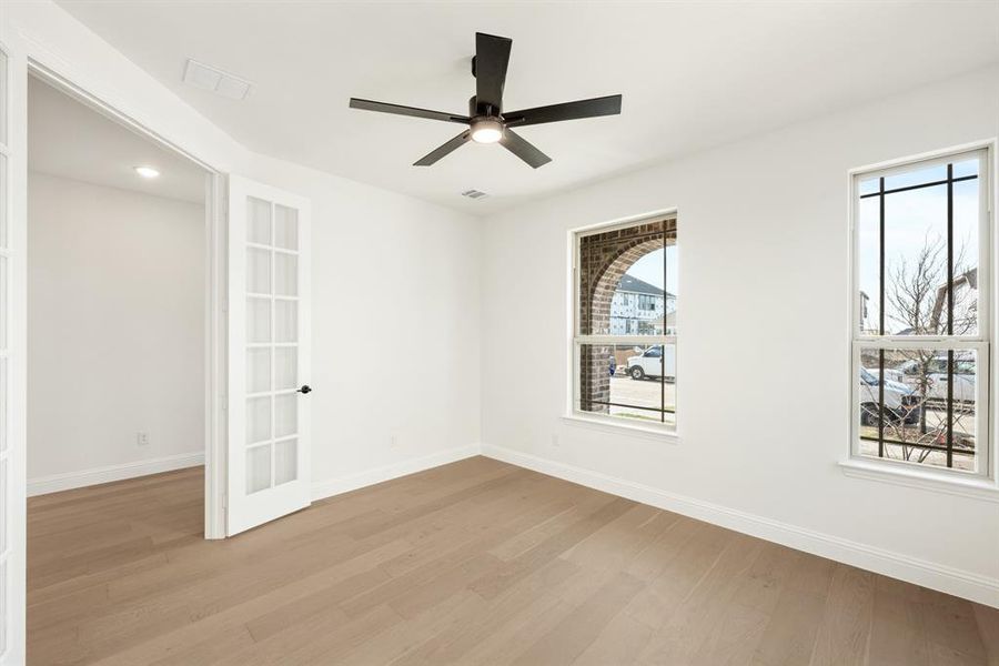 Spacious, unfurnished interior of a new home in Painted Tree, McKinney (Image 31).