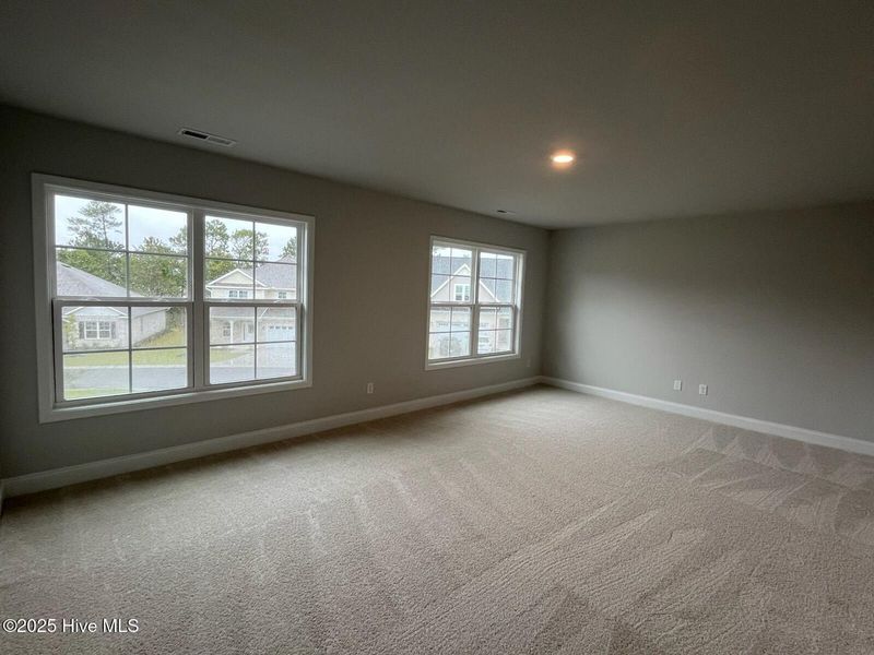 Spacious, unfurnished interior of a new home in Palmetto Creek, Bolivia (Image 28).