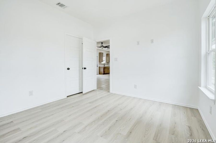 Spacious, unfurnished interior of a new home in , San Antonio (Image 13).