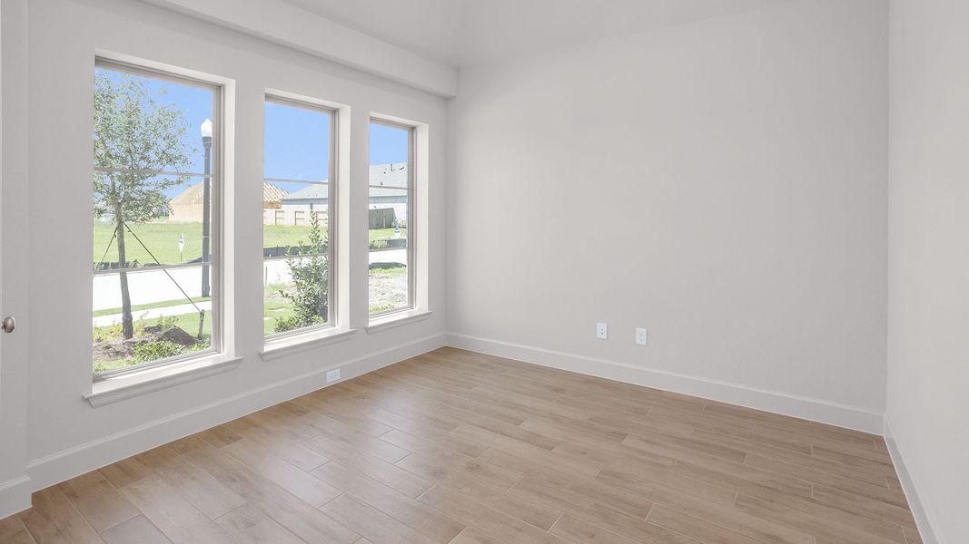 Spacious, unfurnished interior of a new home in Riceland, Mont Belvieu (Image 18).