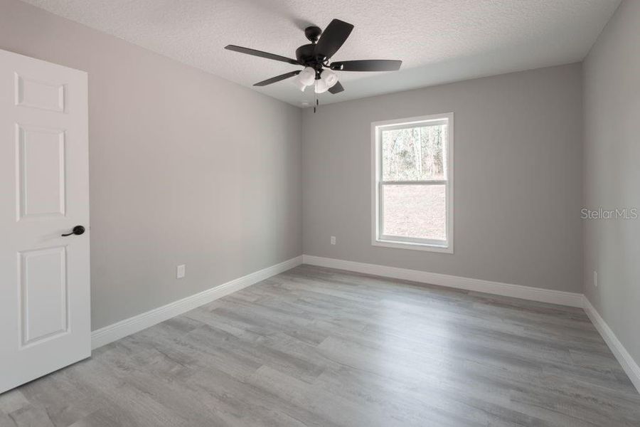 Spacious, unfurnished interior of a new home in , Citrus Springs (Image 36).