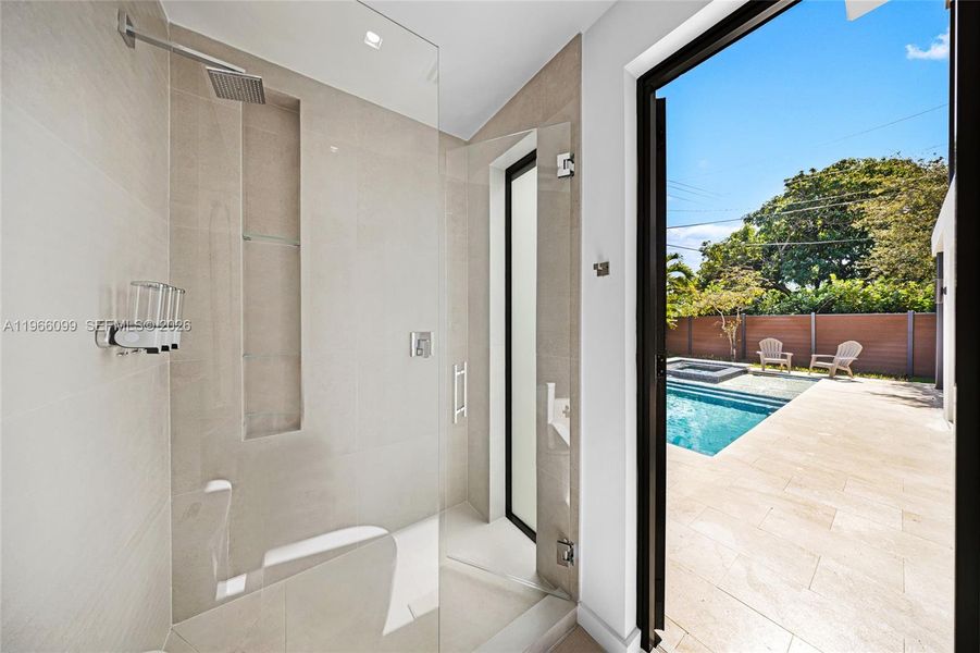 Spacious, unfurnished interior of a new home in , Miami (Image 24).