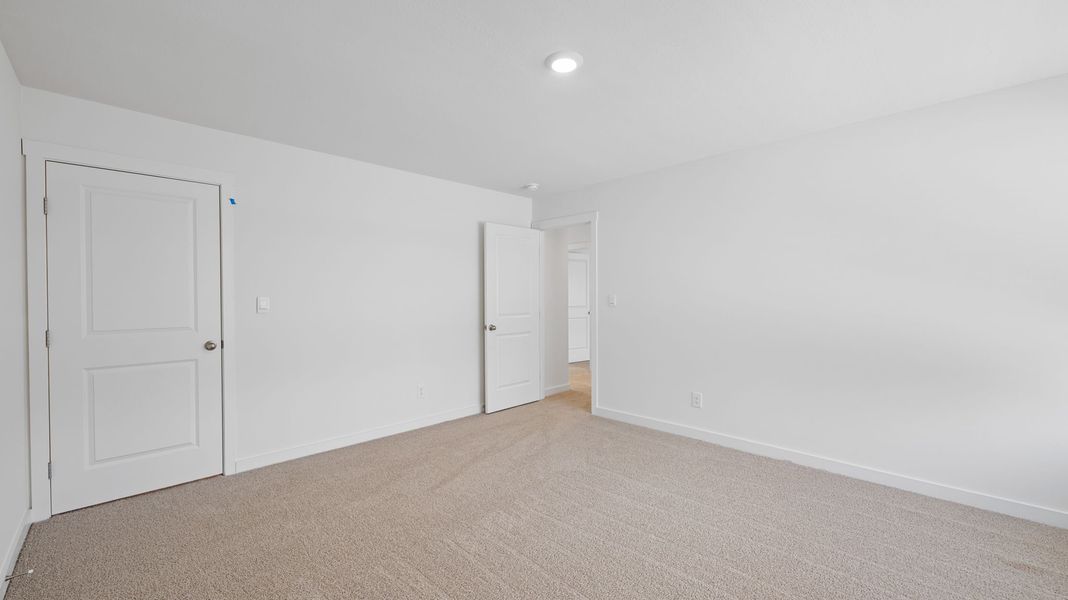 Spacious, unfurnished interior of a new home in Hillcrest Landing, McDonald (Image 25).