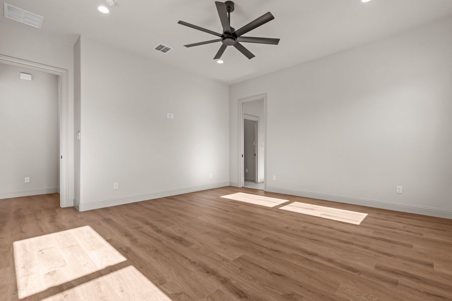 Spacious, unfurnished interior of a new home in Parker Meadows, Weatherford (Image 33).