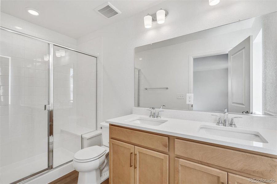 Furnished interior view inside a new home in Turnberry, Commerce City (Image 16).