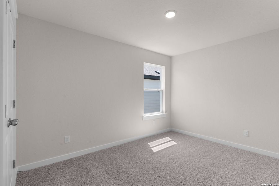 Spacious, unfurnished interior of a new home in Westridge, San Antonio (Image 15).