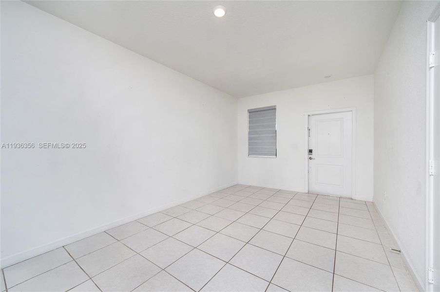 Spacious, unfurnished interior of a new home in , Miami (Image 21).