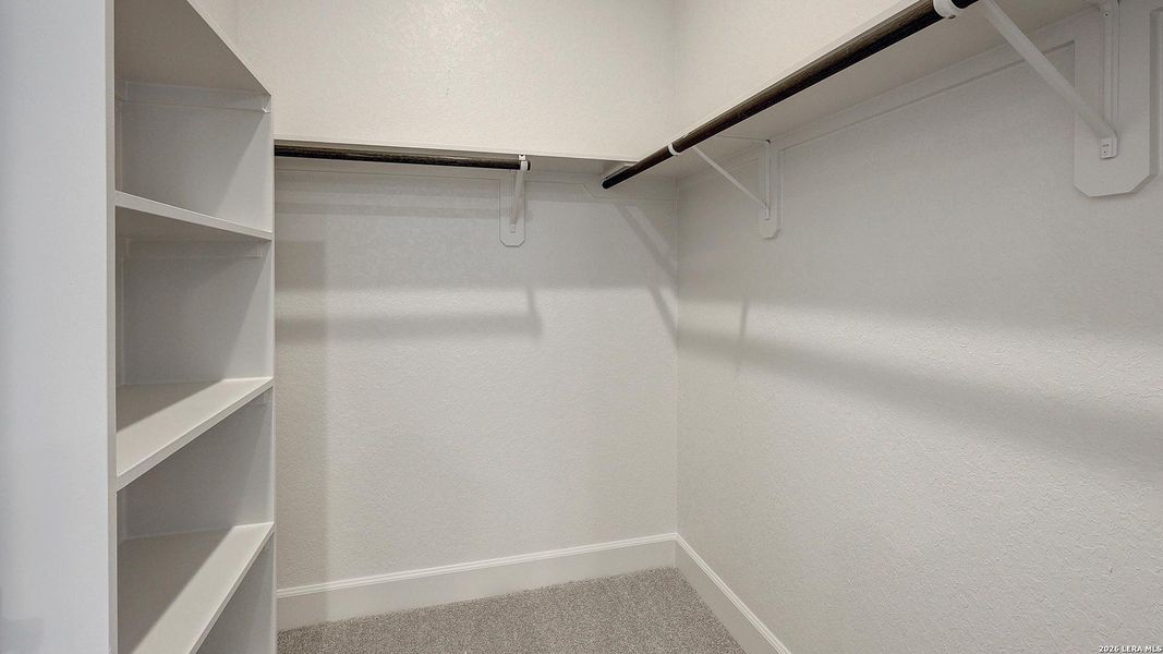 Spacious, unfurnished interior of a new home in Haby Hill, San Antonio (Image 15).