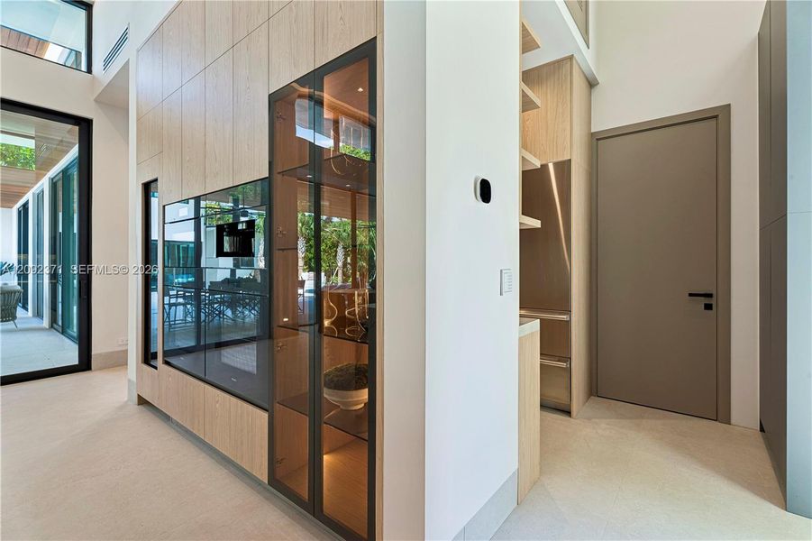 Exterior details and patio area of a home in , Pinecrest (Image 4).
