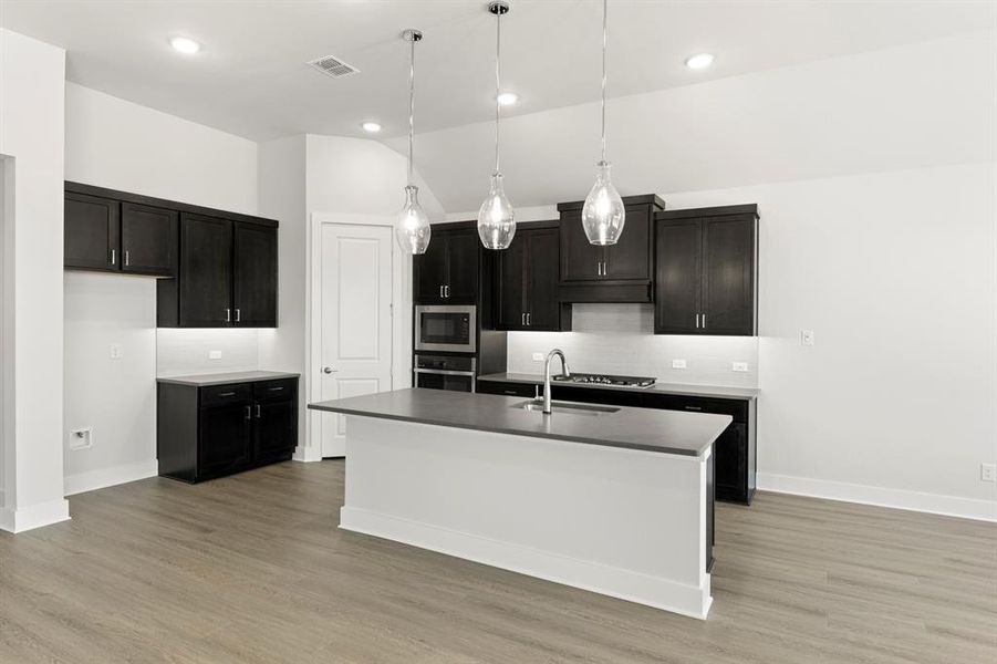 12. 7253 Camilla - Kitchen (2)