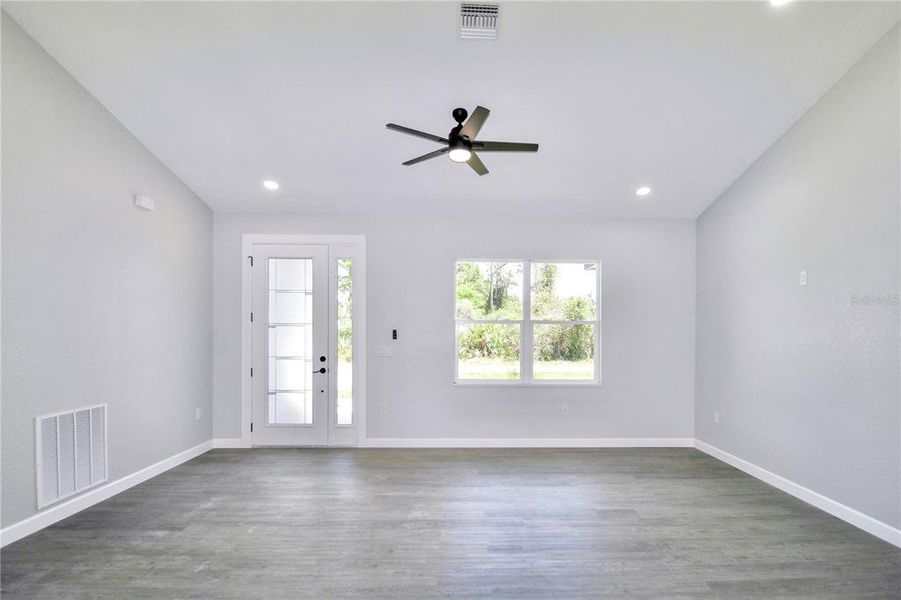 Spacious, unfurnished interior of a new home in , Sebring (Image 28).