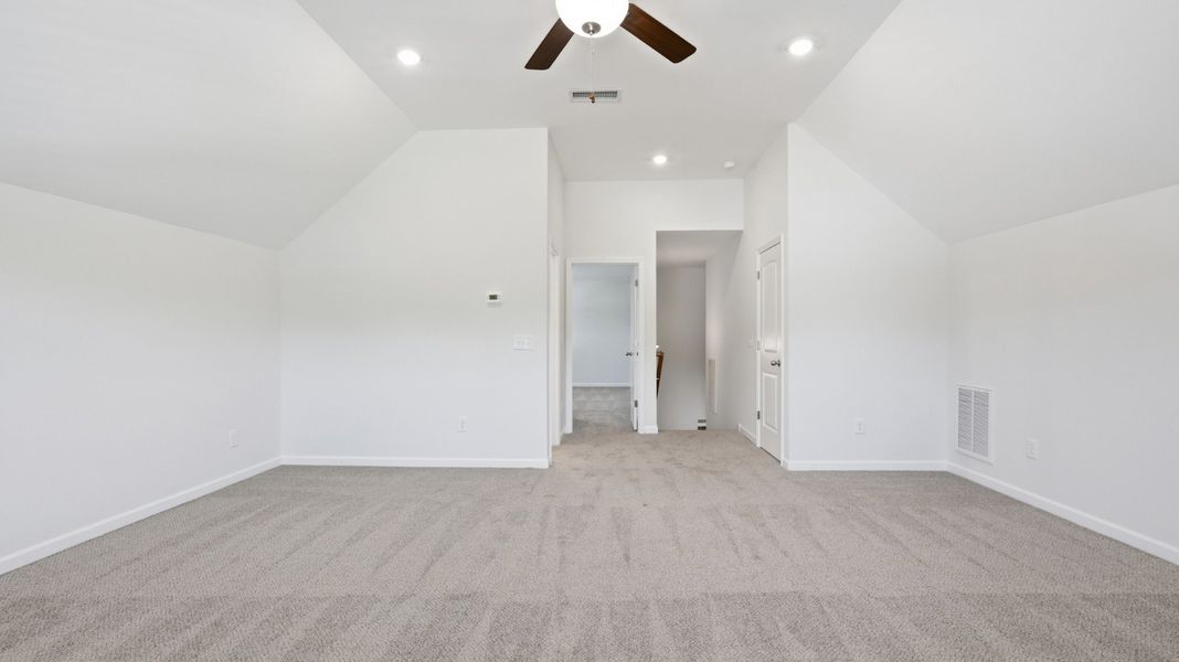 Spacious, unfurnished interior of a new home in Stillwater, Tullahoma (Image 28).