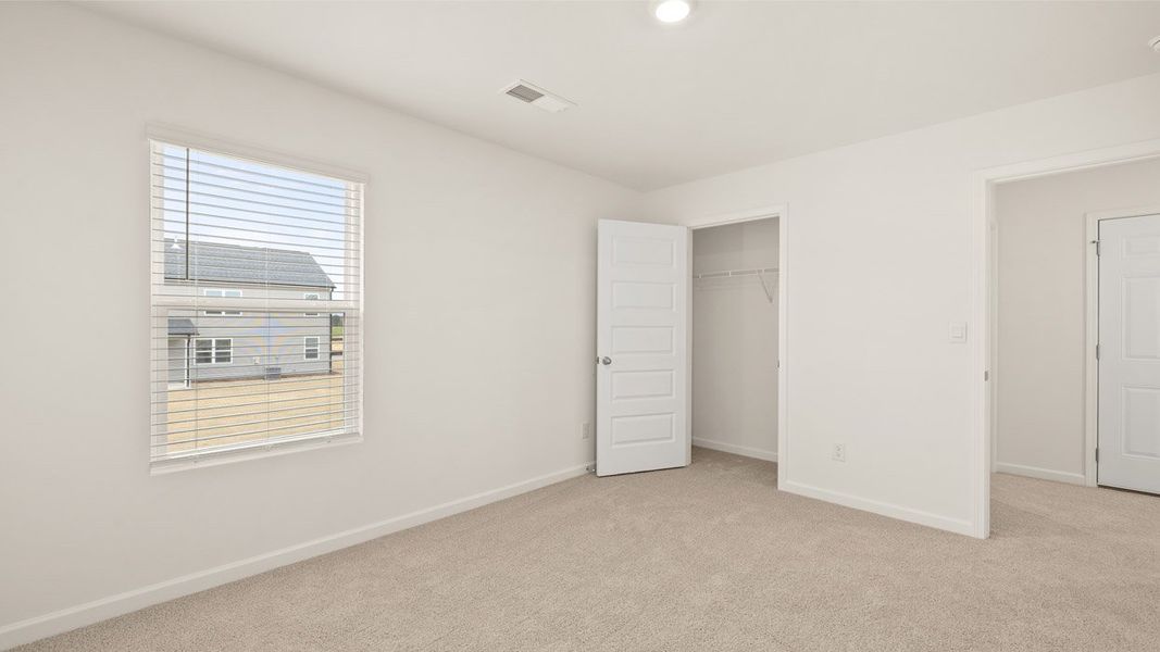 Spacious, unfurnished interior of a new home in Estates at Deer Hollow, Grovetown (Image 35).