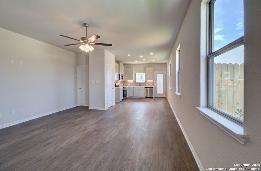 Spacious, unfurnished interior of a new home in Casinas at Gruene, New Braunfels (Image 11). Spacious, unfurnished interior of a new home in Casinas at Gruene, New Braunfels (Image 11).