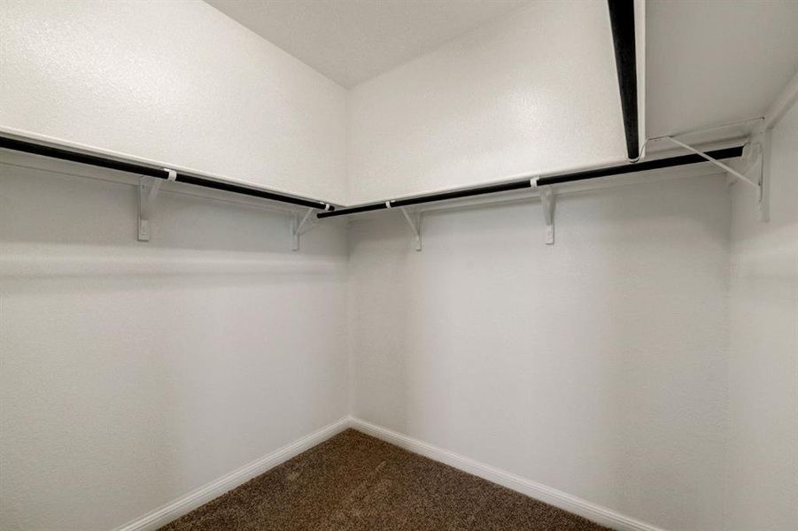 Primar walk-in closet