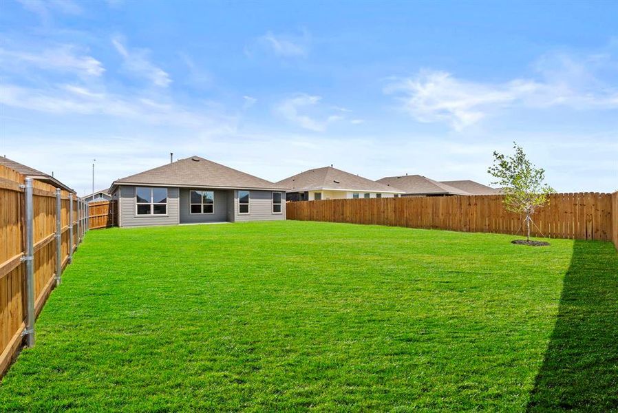 Exterior details and patio area of a home in Terra Trace, Fort Worth (Image 3).