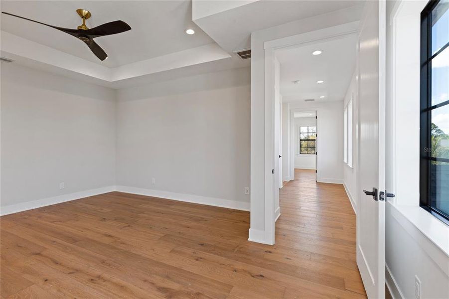 Spacious, unfurnished interior of a new home in , St. Petersburg (Image 23).