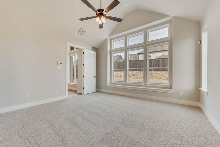 Spacious, unfurnished interior of a new home in Somerset Park, Rockwall (Image 33).
