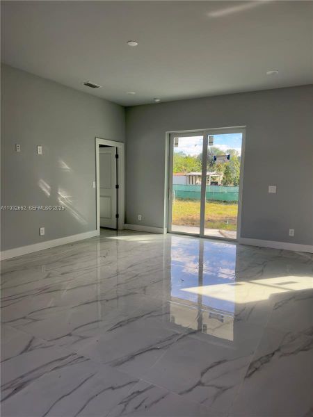 Spacious, unfurnished interior of a new home in , Lehigh Acres (Image 15).