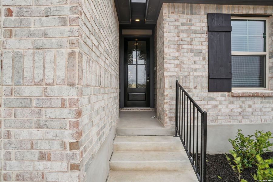 Exterior details and patio area of a home in Royal Crest, San Antonio (Image 4).