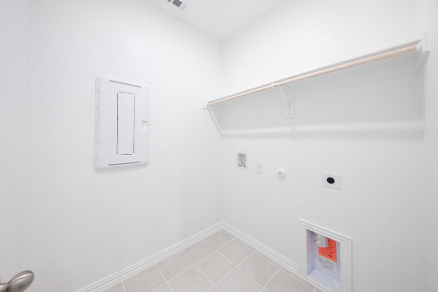 Spacious, unfurnished interior of a new home in Churchill, Anna (Image 15).