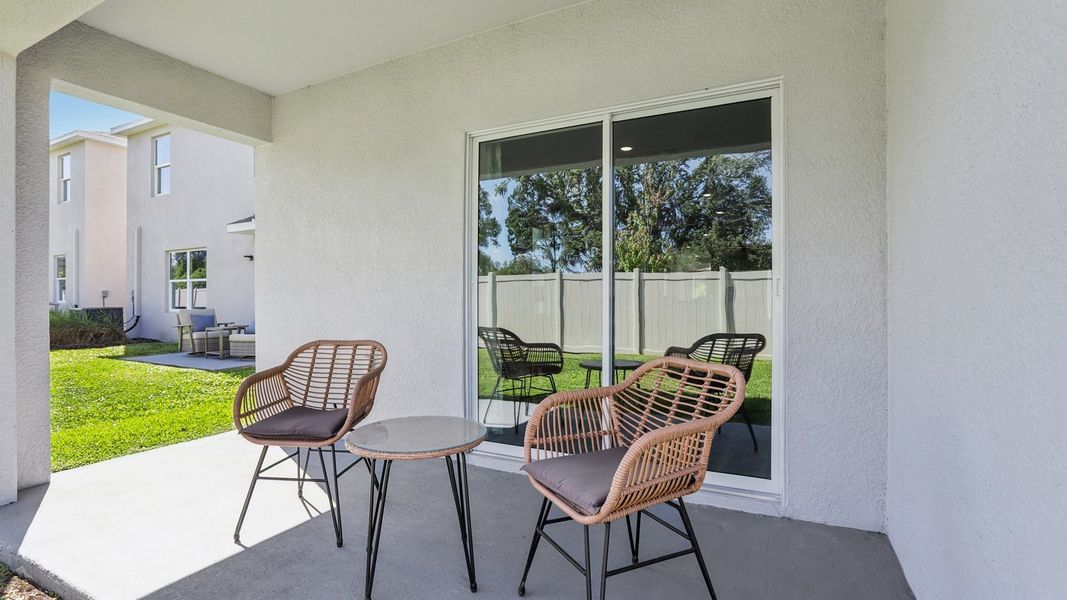Representative furnished interior of a home built from the Allex II by D.R. Horton in Deerbrook, Land O' Lakes (Image 33).