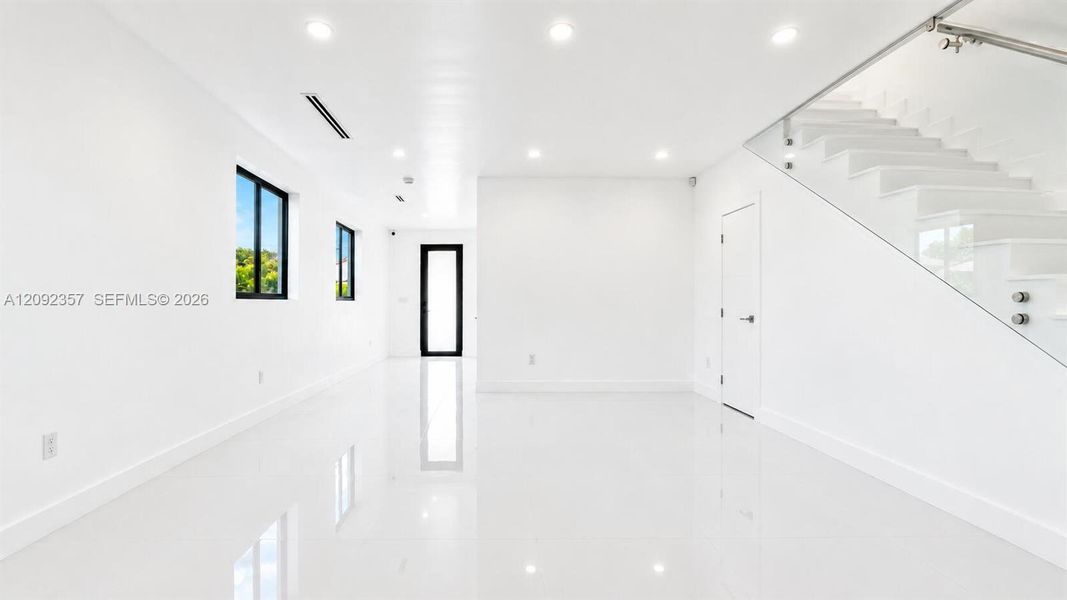 Spacious, unfurnished interior of a new home in , Miami (Image 28).