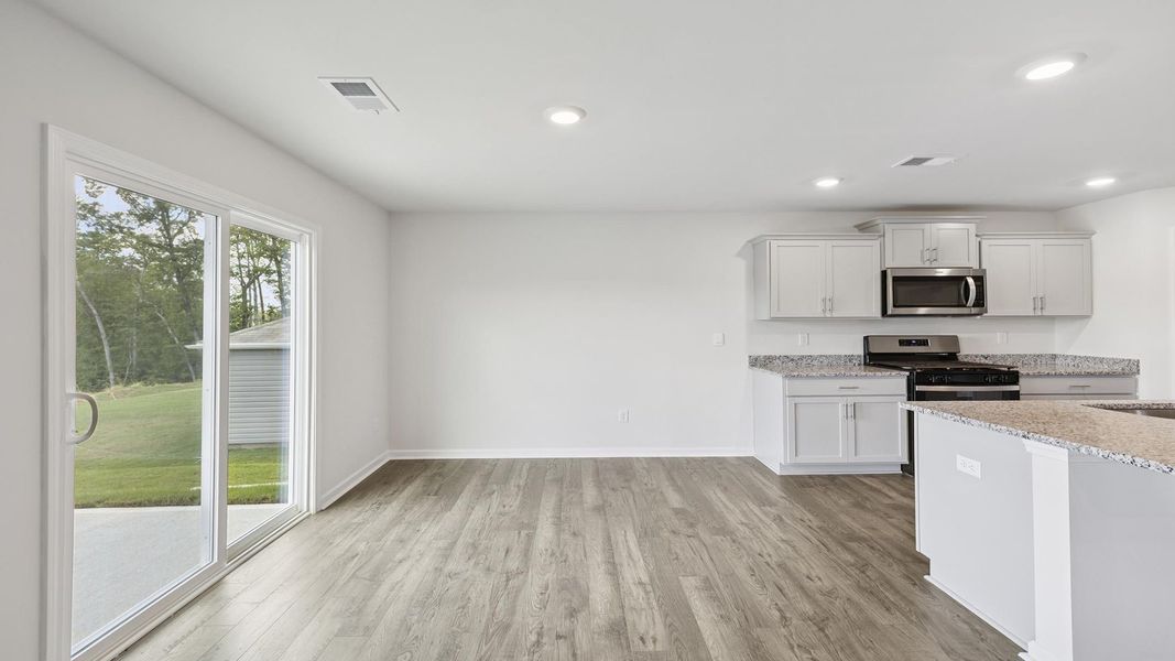 Spacious, unfurnished interior of a new home in Lakestone, Woodruff (Image 15).