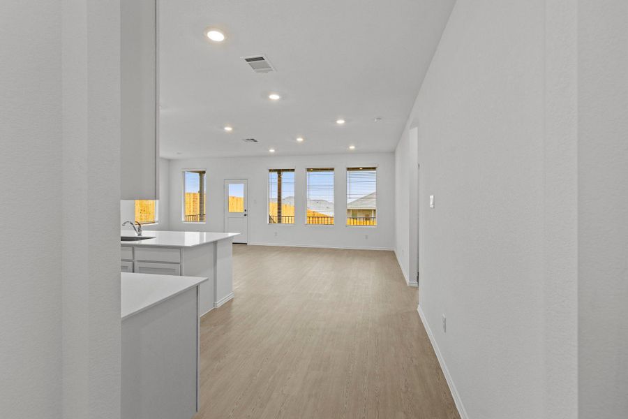 Spacious, unfurnished interior of a new home in Clayton Ranch, Copperas Cove (Image 26).