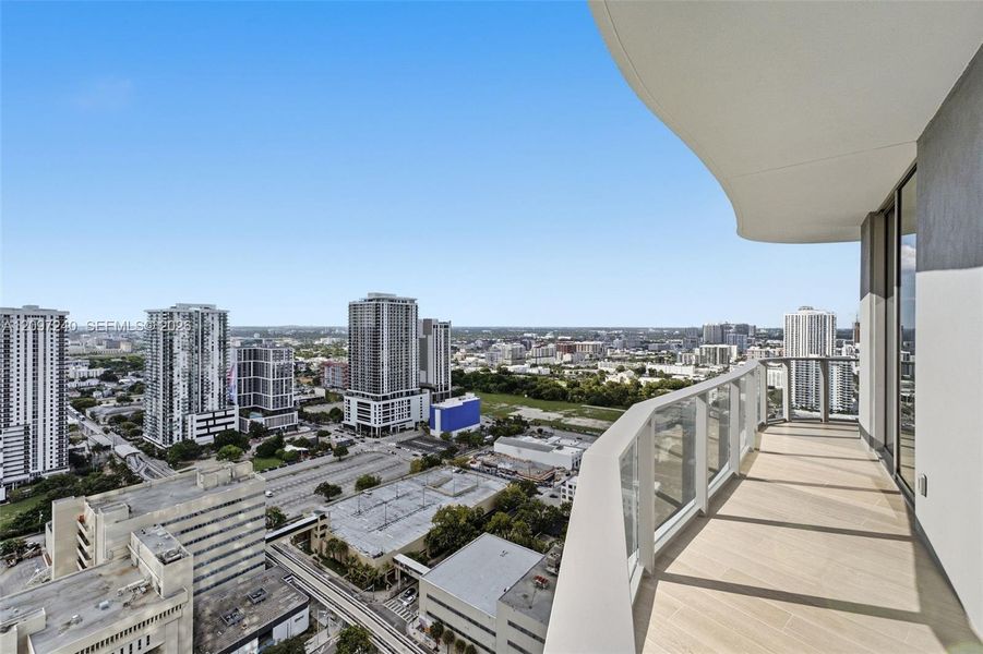 Condo located in Miami, FL showcasing its design and architecture (Image 25).