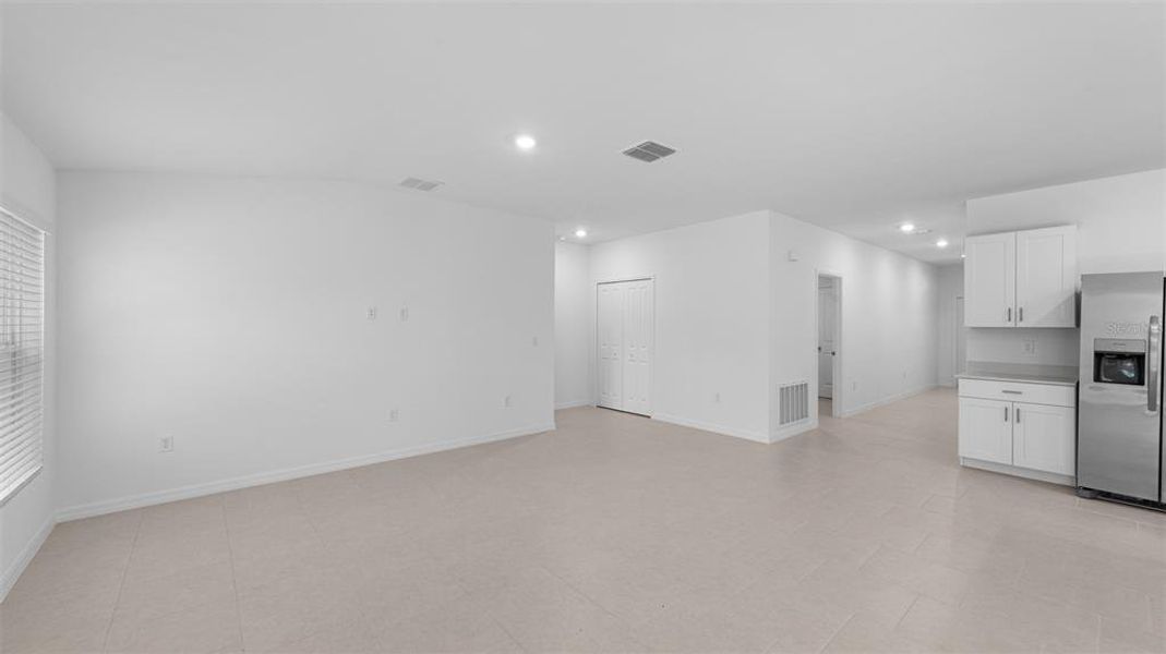 Spacious, unfurnished interior of a new home in , Port Charlotte (Image 19).