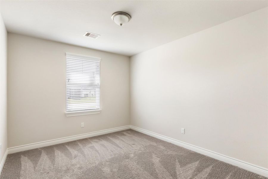 Spacious, unfurnished interior of a new home in Grand Oaks Reserve, Cleveland (Image 21).