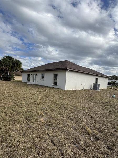 Exterior details and patio area of a home in , Okeechobee (Image 27).