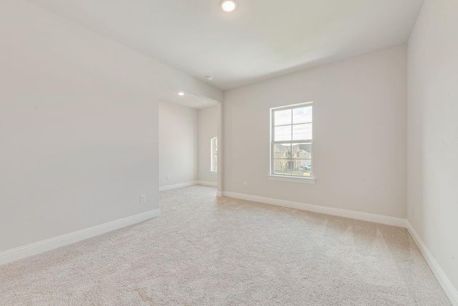 Spacious, unfurnished interior of a new home in Villages of Creekwood, Frisco (Image 25).