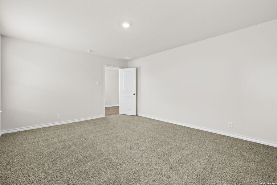 Spacious, unfurnished interior of a new home in Redbird Ranch, San Antonio (Image 23).